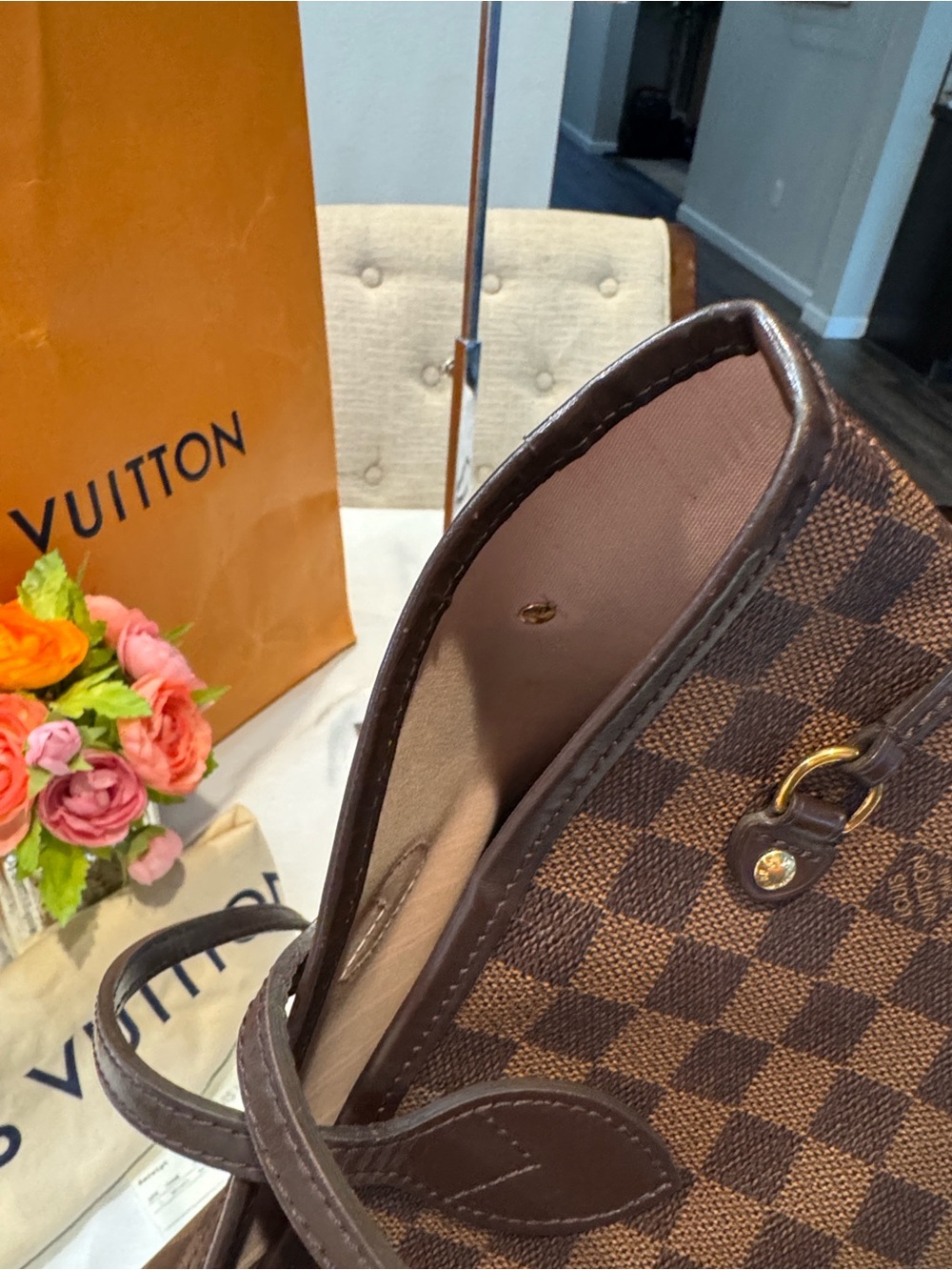 Authentic Louis Vuitton Damier Ebene Neverfull MM with Pouch - Picture 8 of 16